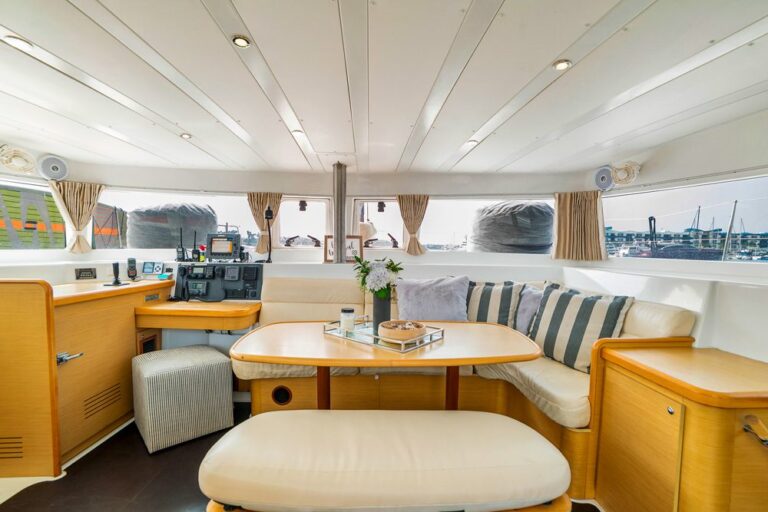 Five Reasons a Catamaran Charter Is Better Than a Traditional Boat Rental
